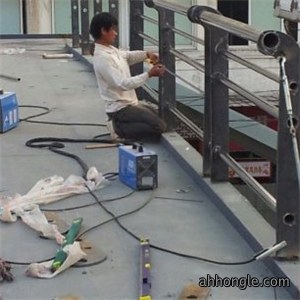 过街天桥栏杆安装